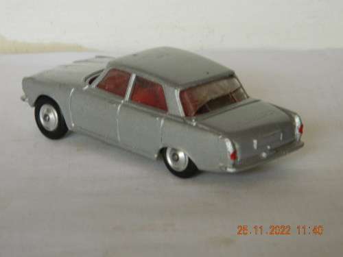CORGI TOYS -  252   -   ROVER  2000