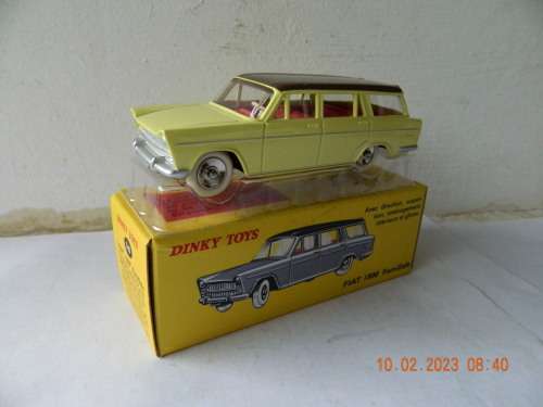 DINKY TOYS  - DE AGOSTINI  -  548  -    FIAT  1800 FAMILIALE