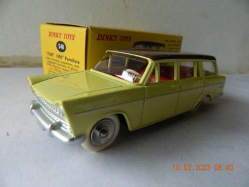 DINKY TOYS  - DE AGOSTINI  -  548  -    FIAT  1800 FAMILIALE