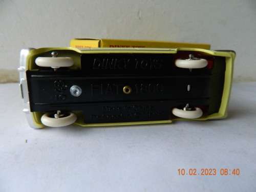 DINKY TOYS  - DE AGOSTINI  -  548  -    FIAT  1800 FAMILIALE