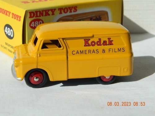DINKY TOYS  - DE AGOSTINI  -  480  -   BEDFORD 10 CWT VAN `KODAK`