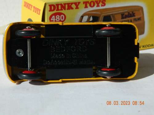 DINKY TOYS  - DE AGOSTINI  -  480  -   BEDFORD 10 CWT VAN `KODAK`
