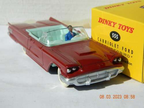 DINKY TOYS  - DE AGOSTINI  -  555  -   CABRIOLET FORD `THUNDERBIRD`