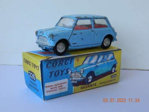 CORGI TOYS  -  226   -  MORRIS MINI MINOR