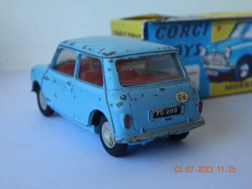 CORGI TOYS  -  226   -  MORRIS MINI MINOR