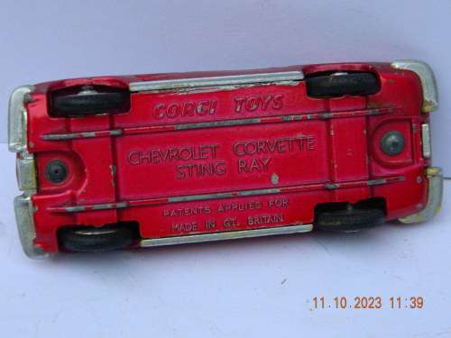 CORGI TOYS -   -   CHEVROLET -  CORVETTE STING RAY