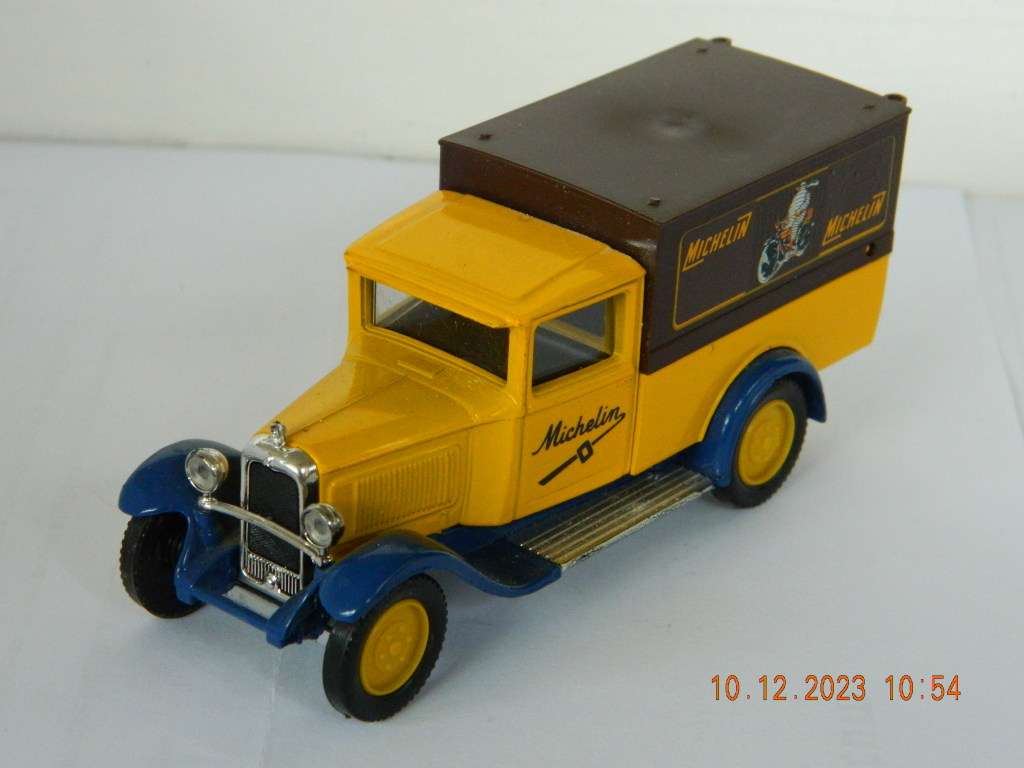 SOLIDO -  1930 -  CITROEN C4F TRUCK (MICHELIN)