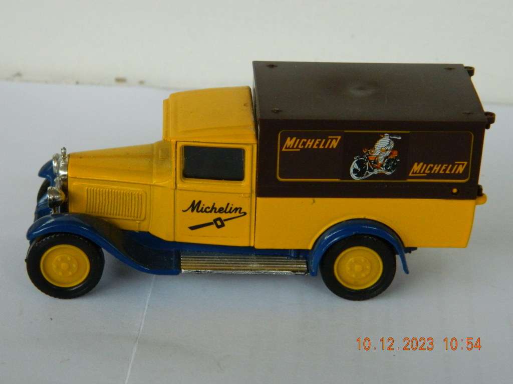 SOLIDO -  1930 -  CITROEN C4F TRUCK (MICHELIN)
