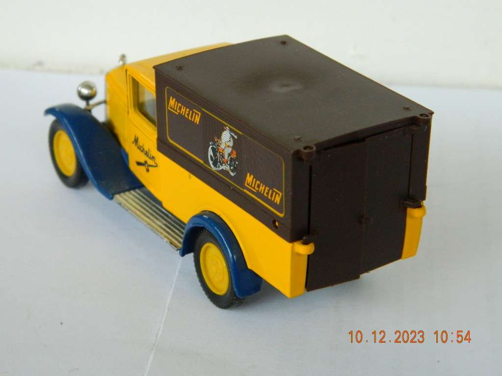 SOLIDO -  1930 -  CITROEN C4F TRUCK (MICHELIN)