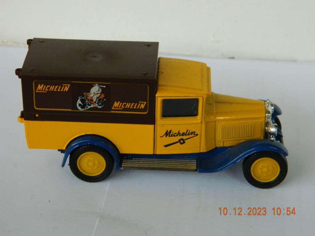 SOLIDO -  1930 -  CITROEN C4F TRUCK (MICHELIN)