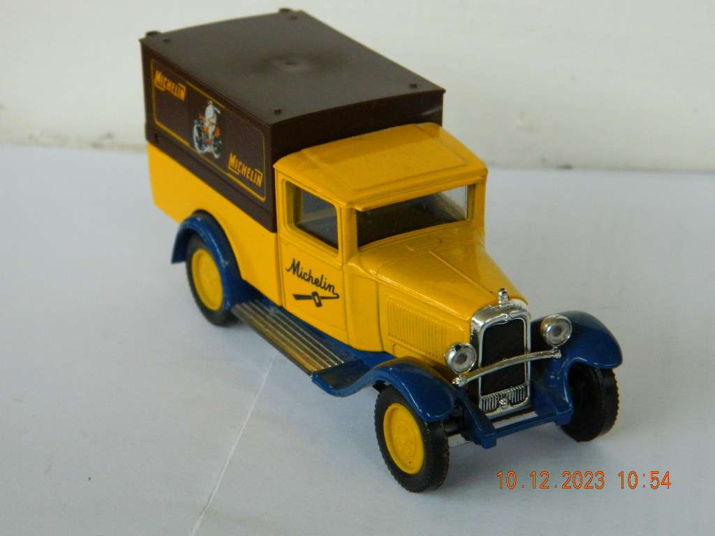 SOLIDO -  1930 -  CITROEN C4F TRUCK (MICHELIN)