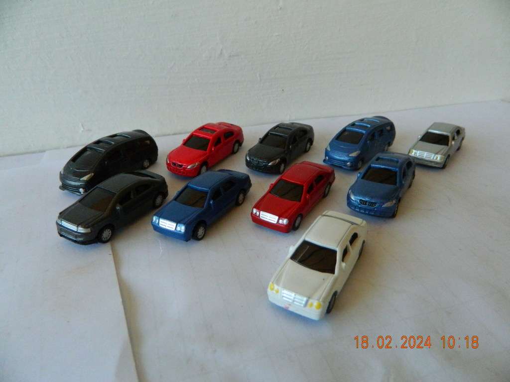 HO -  TRAIN SET ACCESSORIES - 10 MIXED CARS