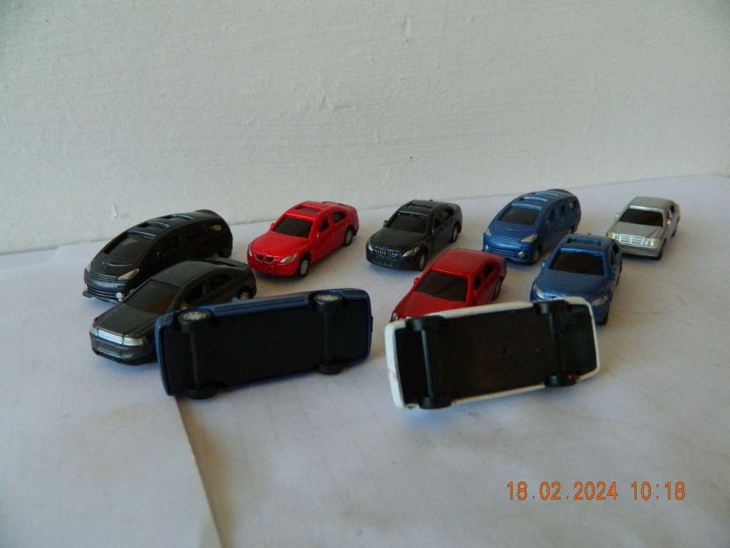 HO -  TRAIN SET ACCESSORIES - 10 MIXED CARS
