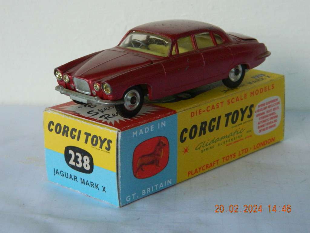 CORGI TOYS  -  238  -  JAGUAR SALOON MK. 10