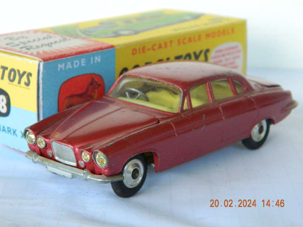 CORGI TOYS  -  238  -  JAGUAR SALOON MK. 10