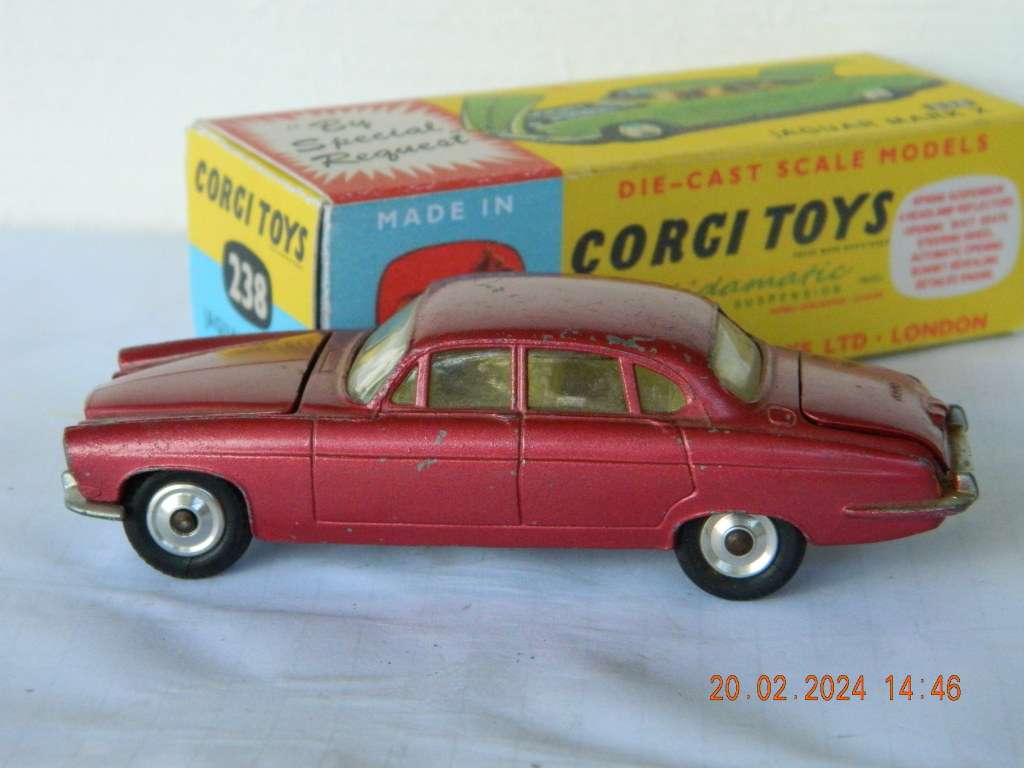 CORGI TOYS  -  238  -  JAGUAR SALOON MK. 10
