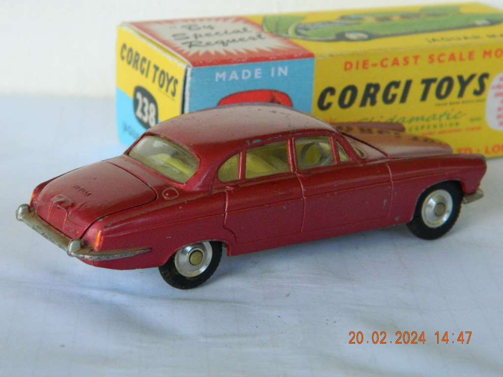 CORGI TOYS  -  238  -  JAGUAR SALOON MK. 10
