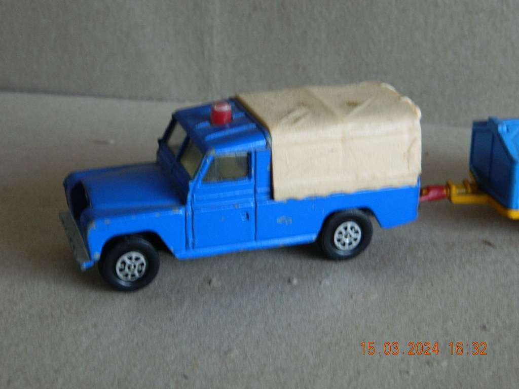 CORGI TOYS  -  1100  -  WHIZZWHEELS LAND ROVER WITH PENNYBURN TRAILER