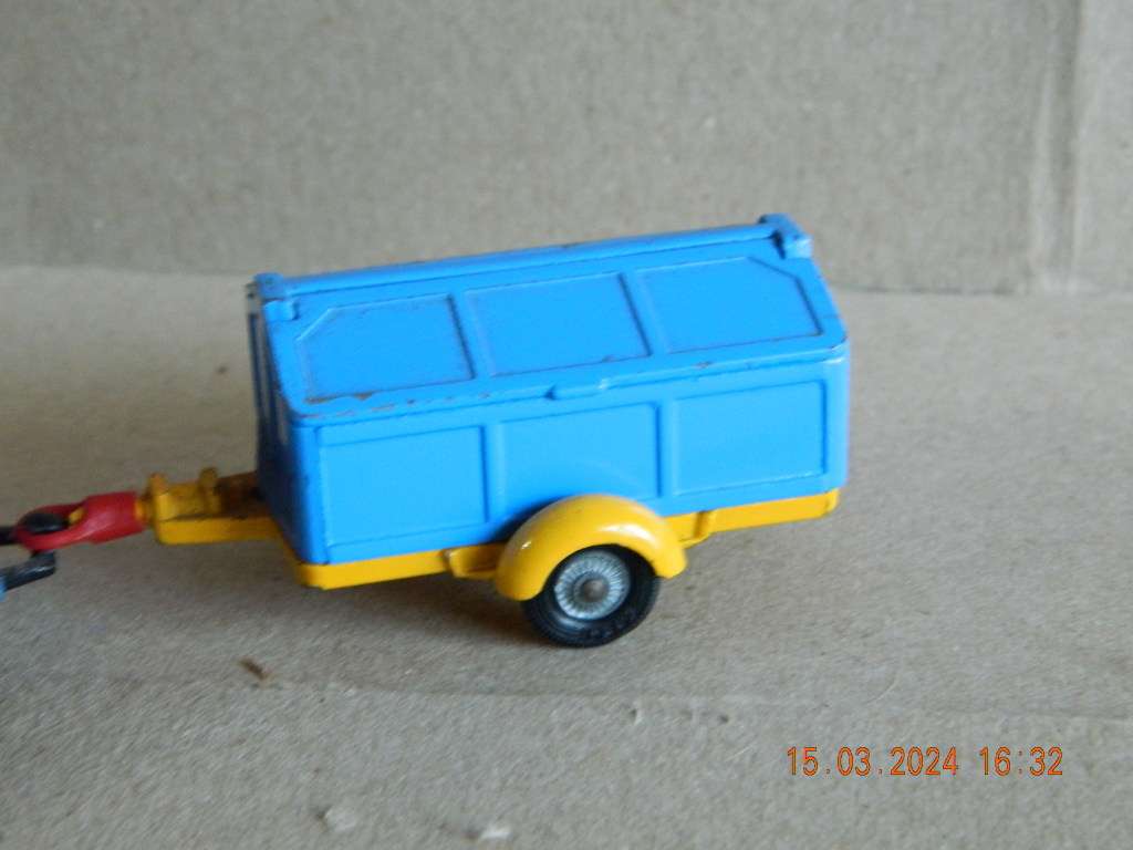 CORGI TOYS  -  1100  -  WHIZZWHEELS LAND ROVER WITH PENNYBURN TRAILER