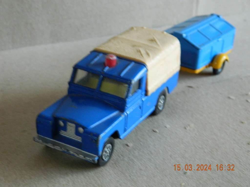CORGI TOYS  -  1100  -  WHIZZWHEELS LAND ROVER WITH PENNYBURN TRAILER