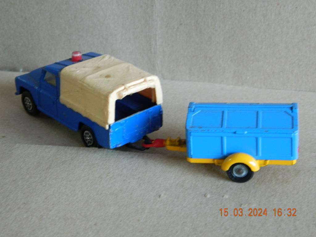 CORGI TOYS  -  1100  -  WHIZZWHEELS LAND ROVER WITH PENNYBURN TRAILER