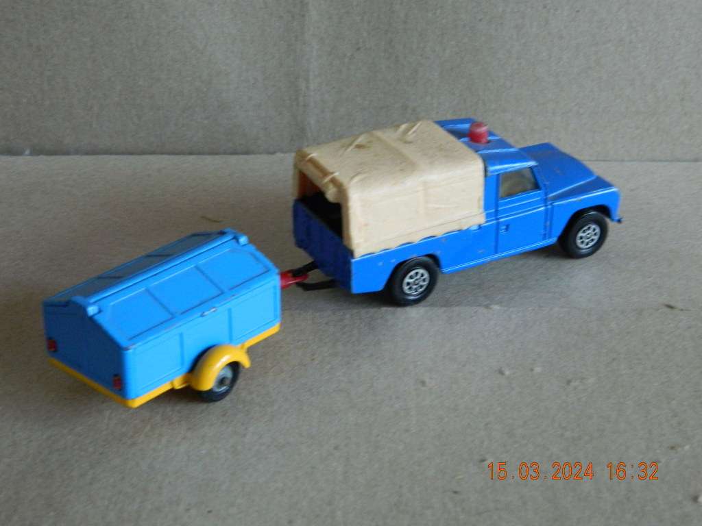 CORGI TOYS  -  1100  -  WHIZZWHEELS LAND ROVER WITH PENNYBURN TRAILER