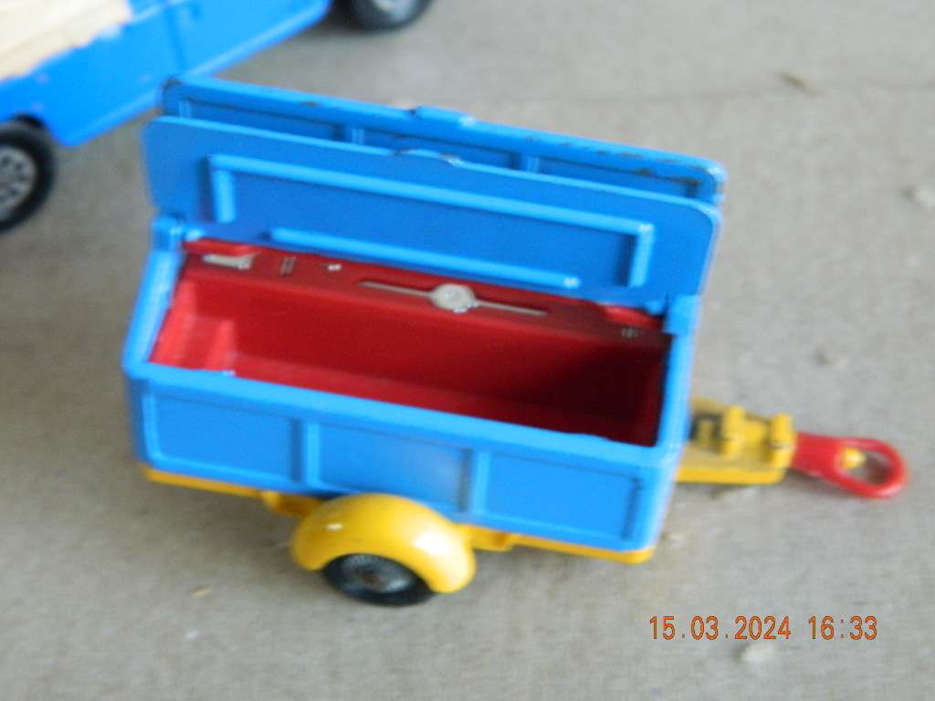 CORGI TOYS  -  1100  -  WHIZZWHEELS LAND ROVER WITH PENNYBURN TRAILER