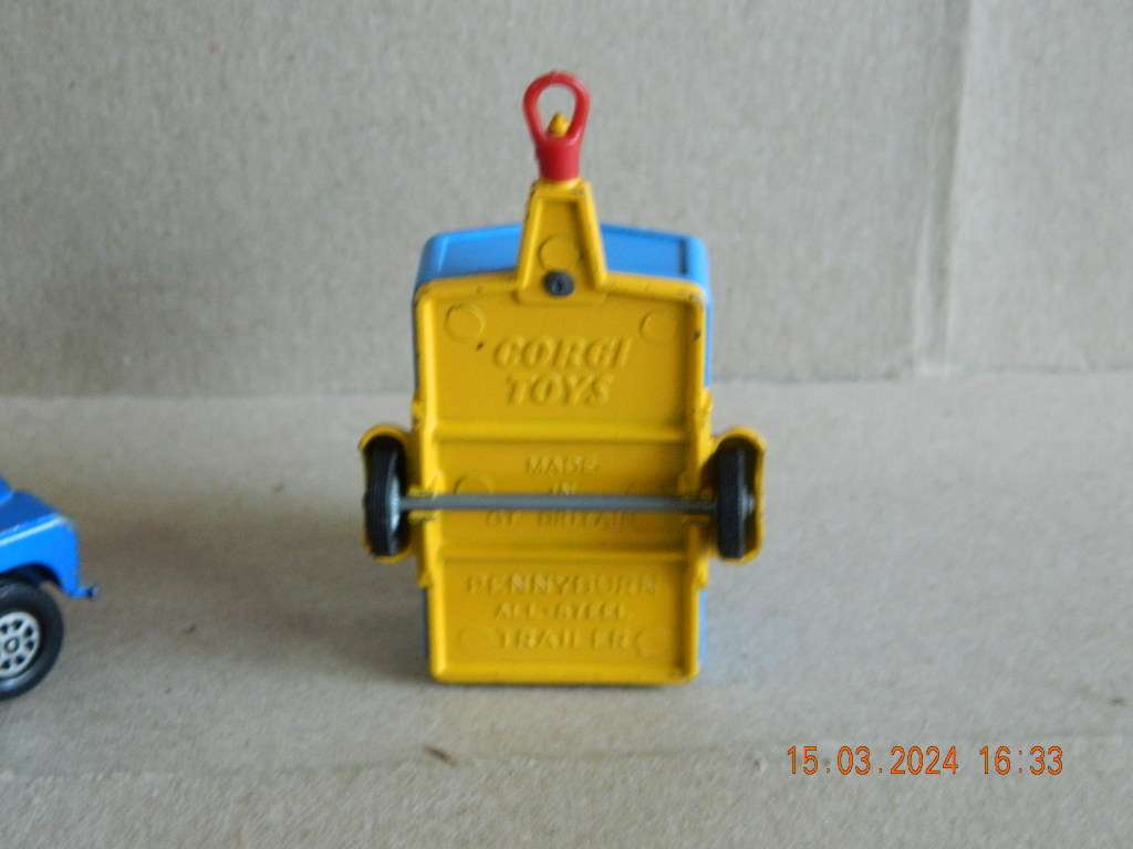 CORGI TOYS  -  1100  -  WHIZZWHEELS LAND ROVER WITH PENNYBURN TRAILER