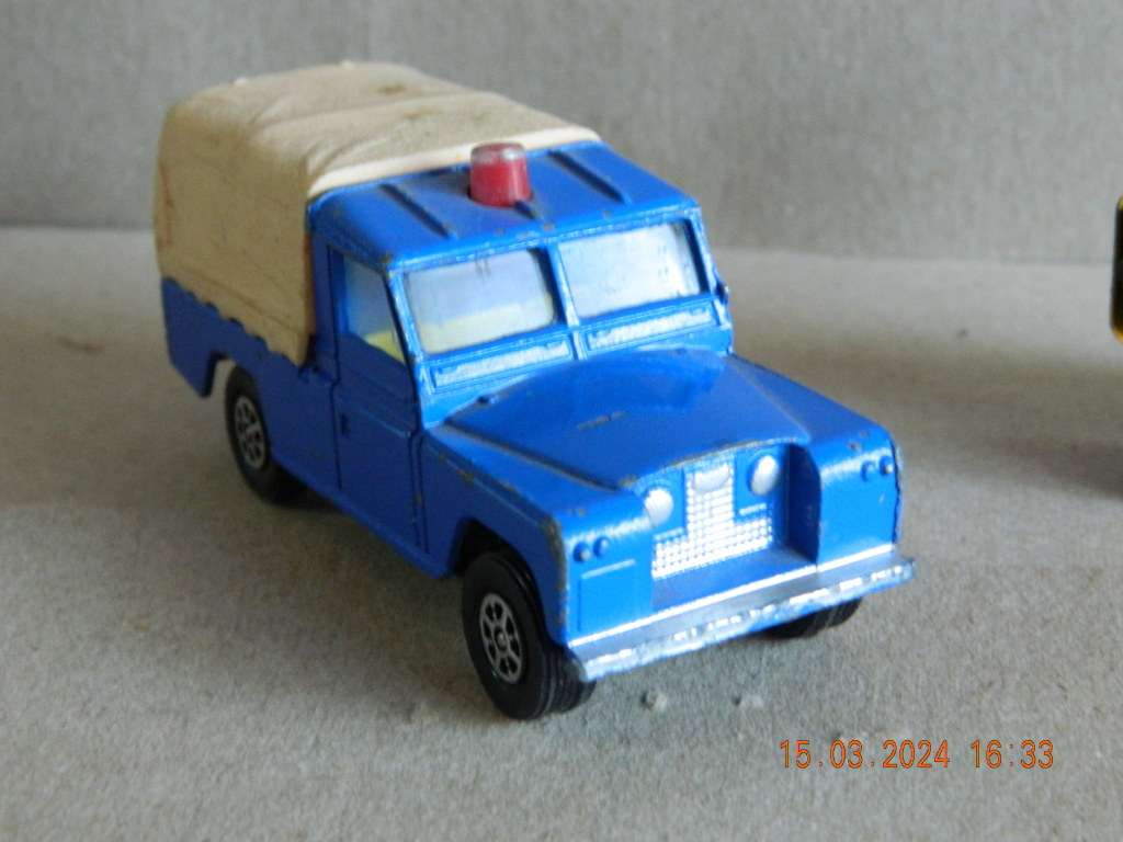 CORGI TOYS  -  1100  -  WHIZZWHEELS LAND ROVER WITH PENNYBURN TRAILER