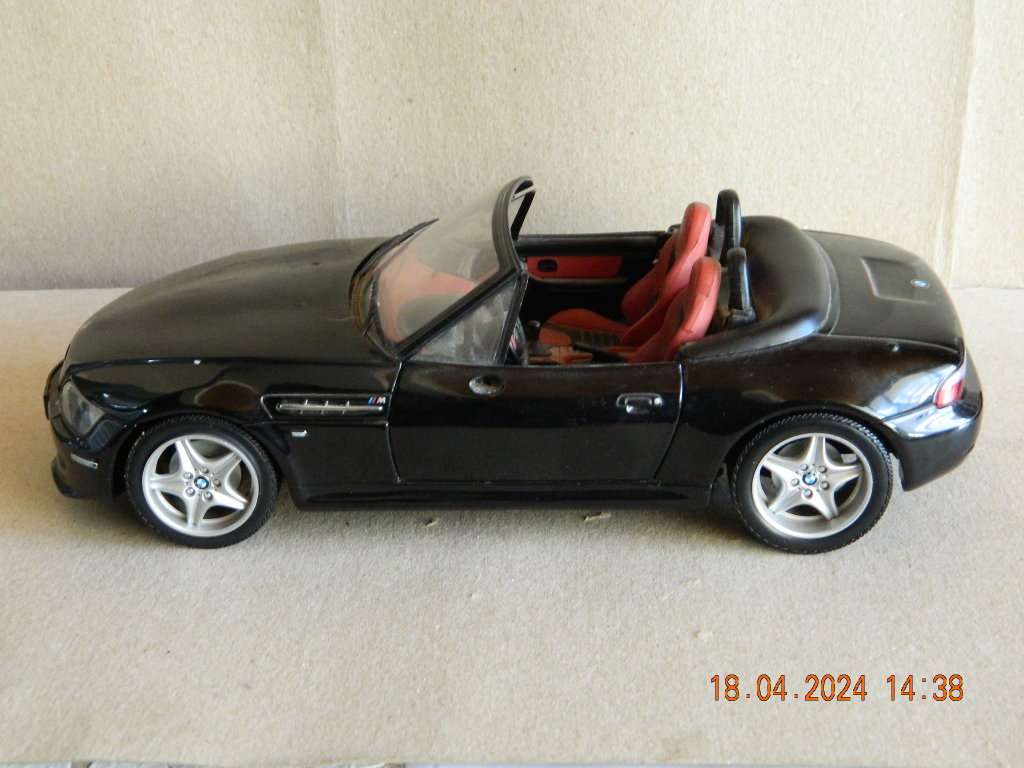 UT MODELS  -   -  BMW   M  ROADSTER  - 1/18 SCALE