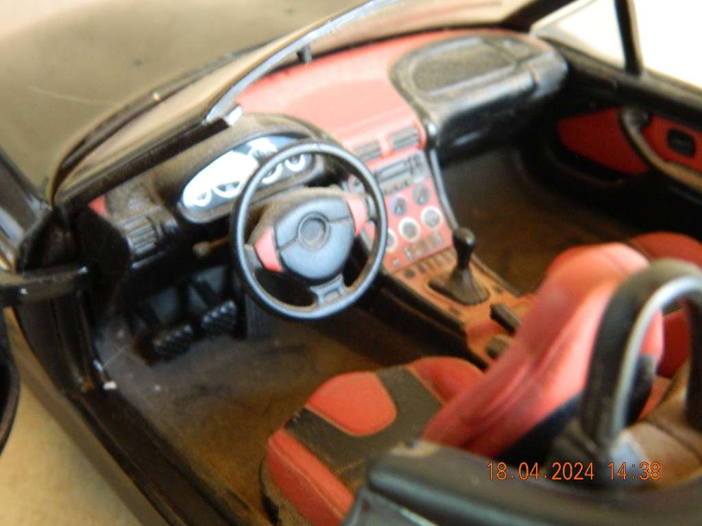 UT MODELS  -   -  BMW   M  ROADSTER  - 1/18 SCALE