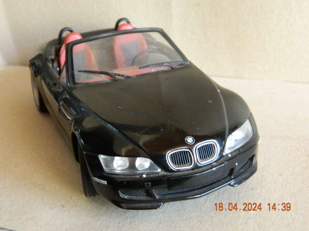 UT MODELS  -   -  BMW   M  ROADSTER  - 1/18 SCALE