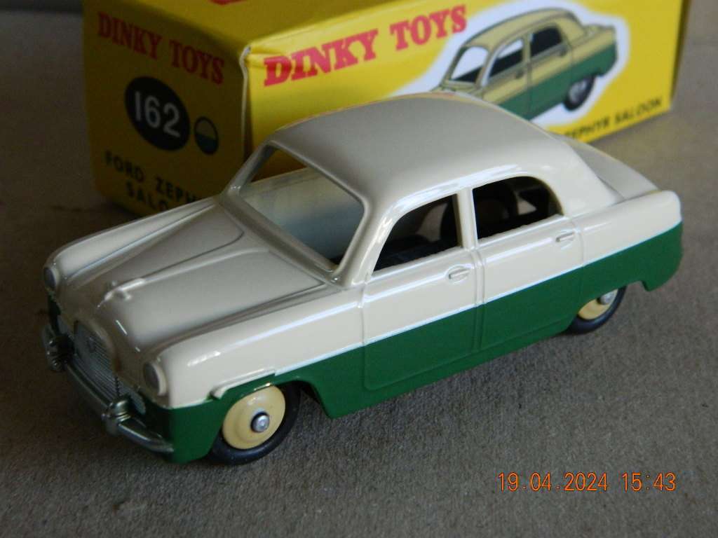 DEAGOSTINI DINKY TOYS  -  162  -  FORD ZEPHYR SALOON