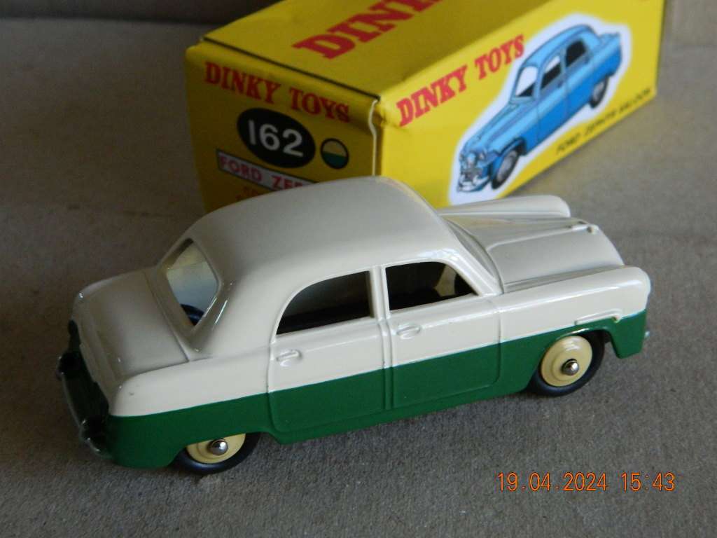 DEAGOSTINI DINKY TOYS  -  162  -  FORD ZEPHYR SALOON