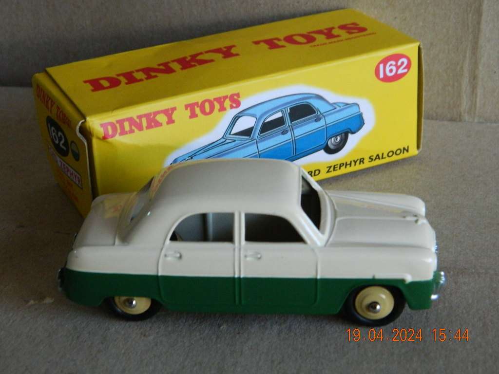 DEAGOSTINI DINKY TOYS  -  162  -  FORD ZEPHYR SALOON