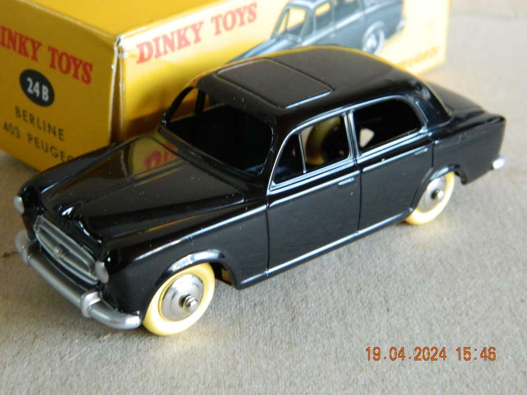 DEAGOSTINI DINKY TOYS  -  24B  -  BERLINE 403 PEUGEOT