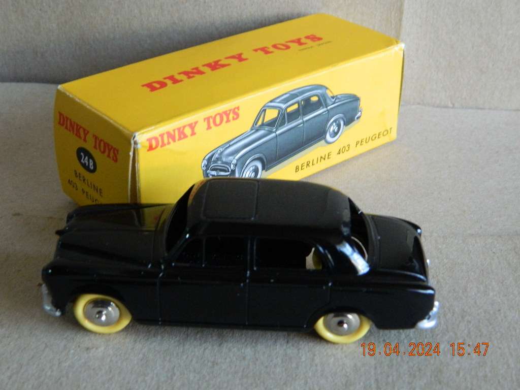 DEAGOSTINI DINKY TOYS  -  24B  -  BERLINE 403 PEUGEOT