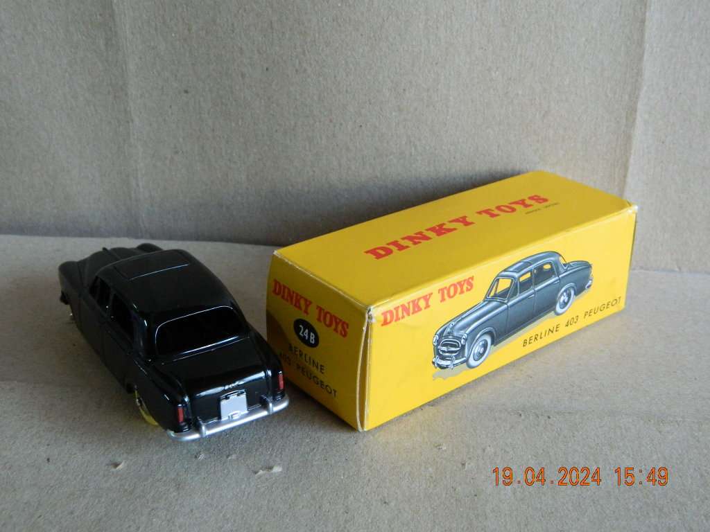 DEAGOSTINI DINKY TOYS  -  24B  -  BERLINE 403 PEUGEOT