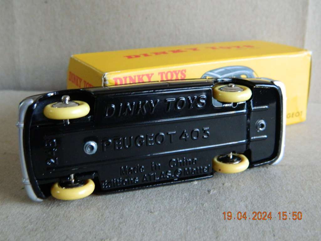 DEAGOSTINI DINKY TOYS  -  24B  -  BERLINE 403 PEUGEOT