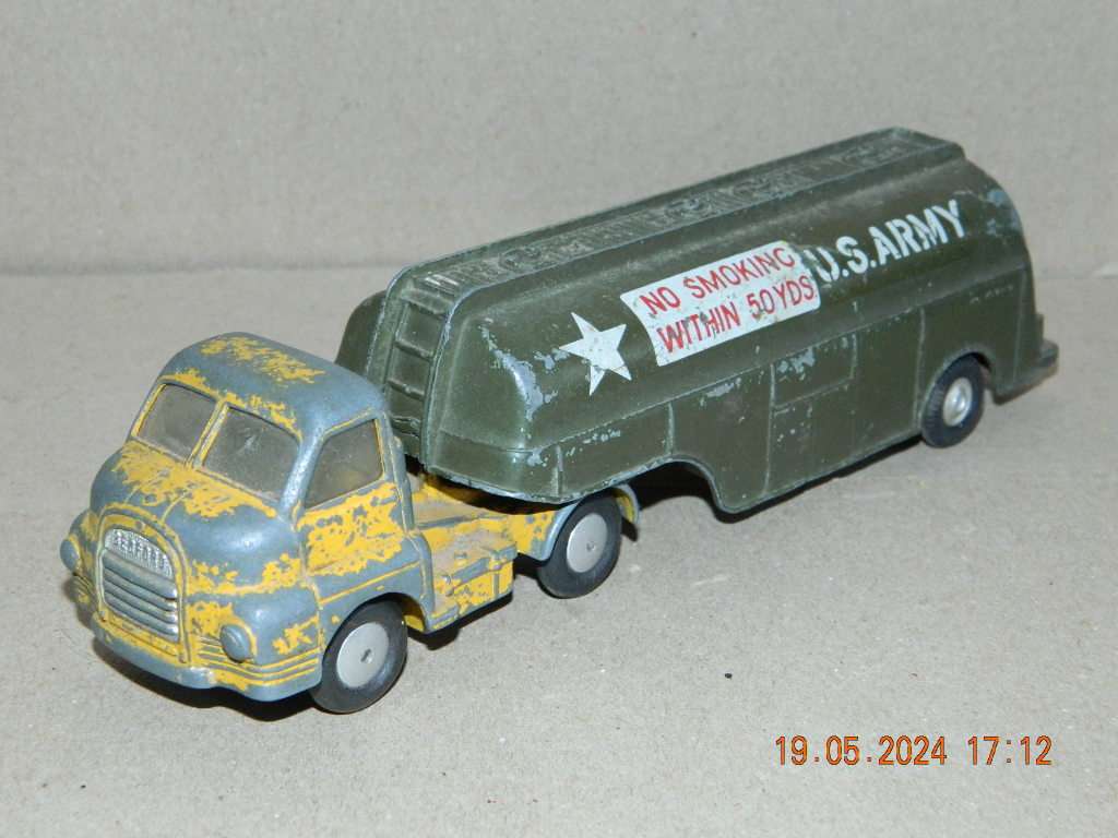 CORGI TOYS  -   1134 -  BIG BEDFORD - MILITARY TANKER