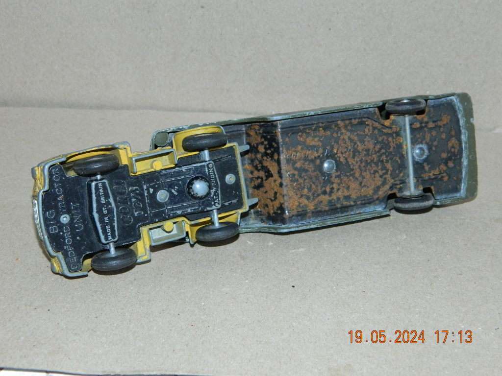 CORGI TOYS  -   1134 -  BIG BEDFORD - MILITARY TANKER