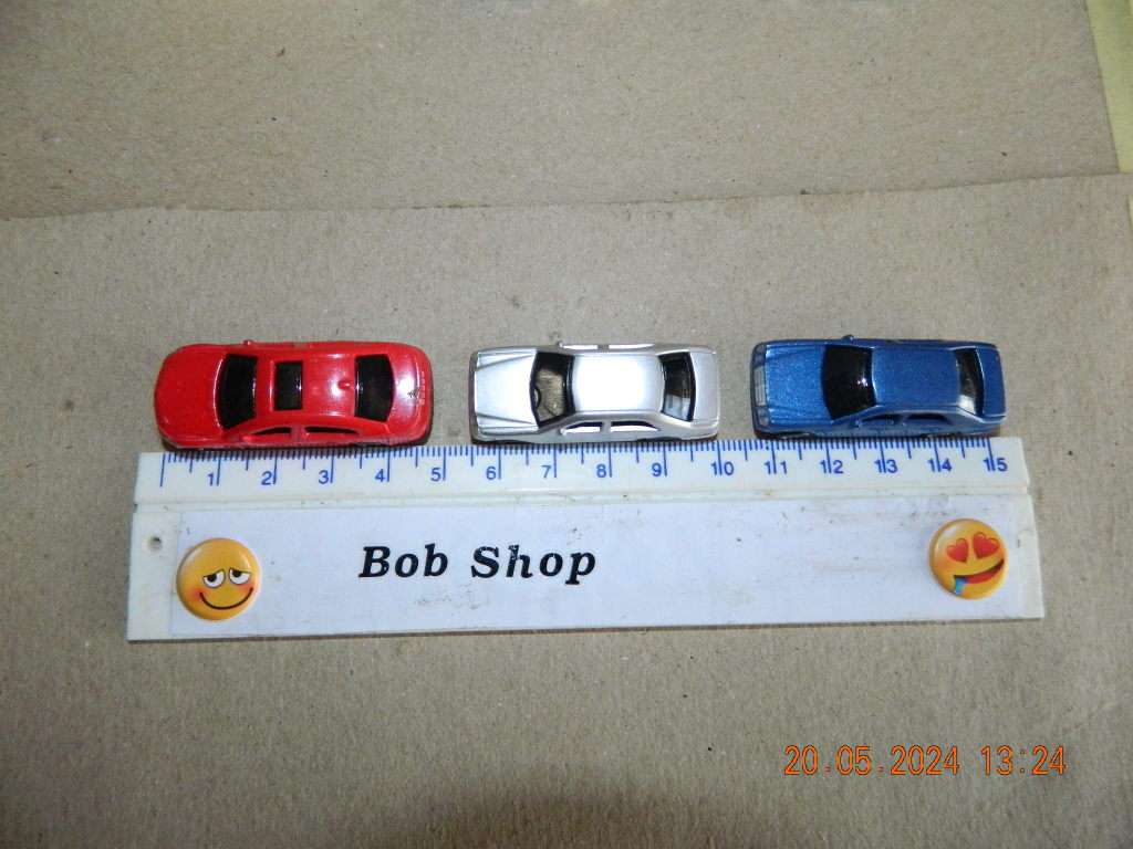 HO -  TRAIN SET ACCESSORIES - 10 MIXED CARS