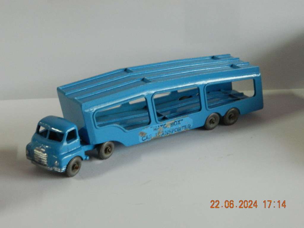 MATCHBOX  - NO.2  -  ACCESSORY PACK  - CAR TRANSPORTER