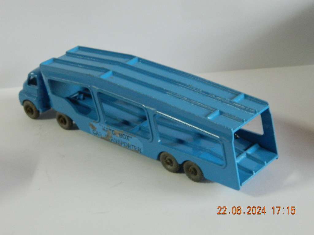 MATCHBOX  - NO.2  -  ACCESSORY PACK  - CAR TRANSPORTER