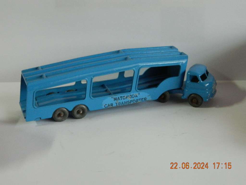 MATCHBOX  - NO.2  -  ACCESSORY PACK  - CAR TRANSPORTER