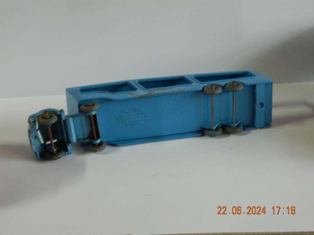 MATCHBOX  - NO.2  -  ACCESSORY PACK  - CAR TRANSPORTER