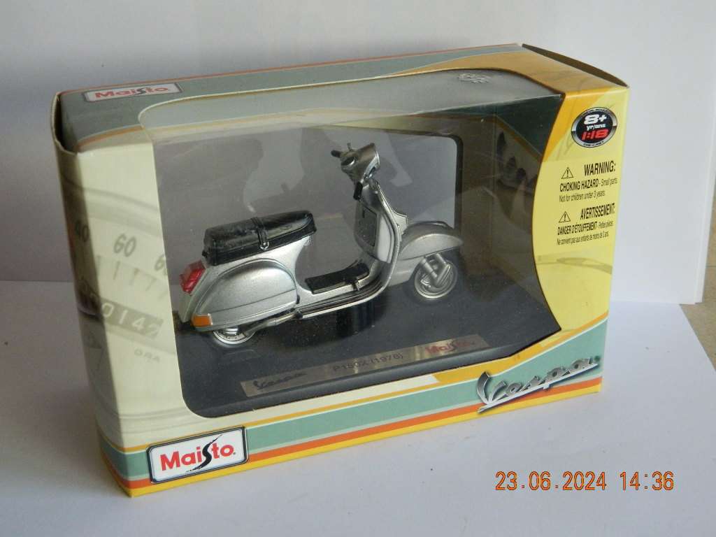 MAISTO -   VESPA SCOOTER - P150X - 1978