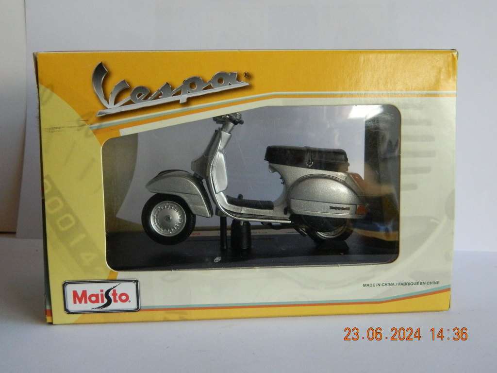 MAISTO -   VESPA SCOOTER - P150X - 1978