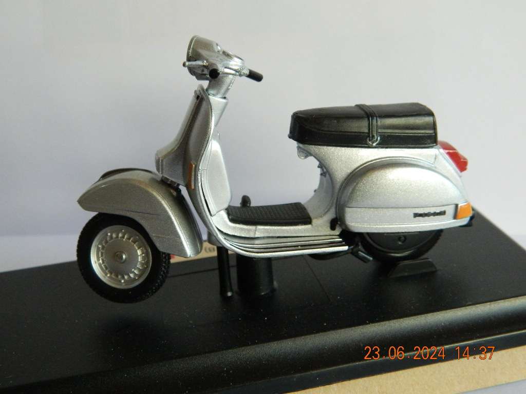 MAISTO -   VESPA SCOOTER - P150X - 1978