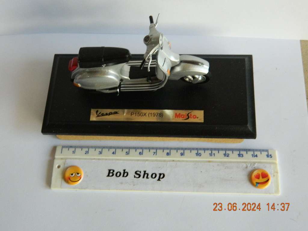 MAISTO -   VESPA SCOOTER - P150X - 1978